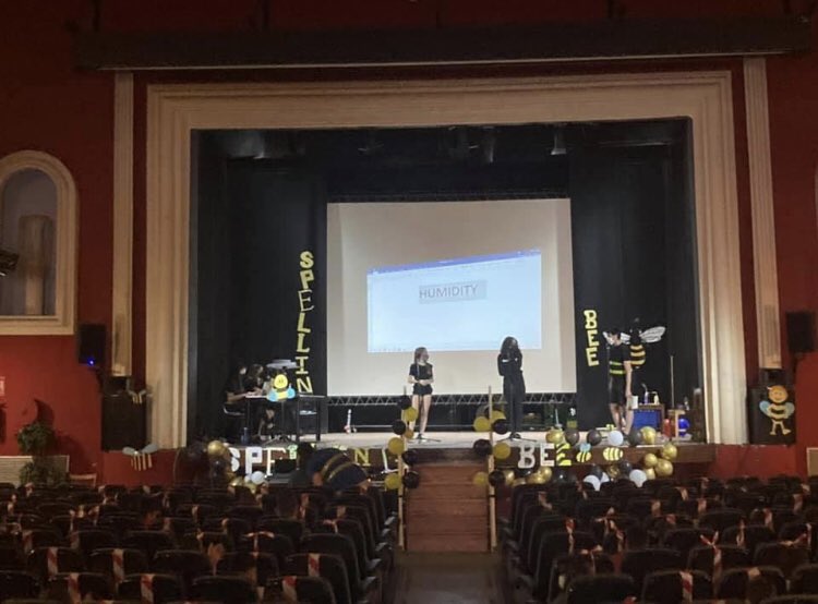 iesjdl's tweet photo. @dgalextranjeras @CARLEE_Aragon hoy hemos celebrado nuestro Spelling Bee en el teatro de Borja.Gracias al @MIAytodeBorja x ayudarnos con el espacio y a @guilleciencia por su espectáculo d ciencia.Esperamos poder seguir ofreciendo un bilingüismo de calidad en el IES JUAN DE LANUZA https://t.co/QgJIcpae6D