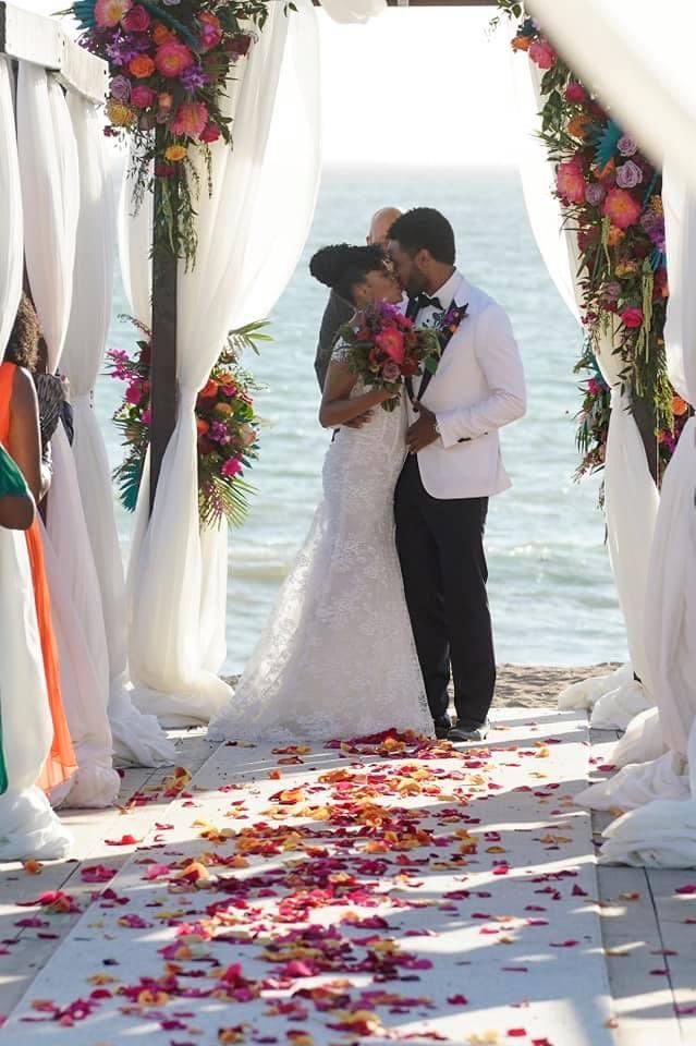 dailygreys__'s tweet photo. Maggie and Weston’s wedding 👰💐 https://t.co/354ozGNy6V