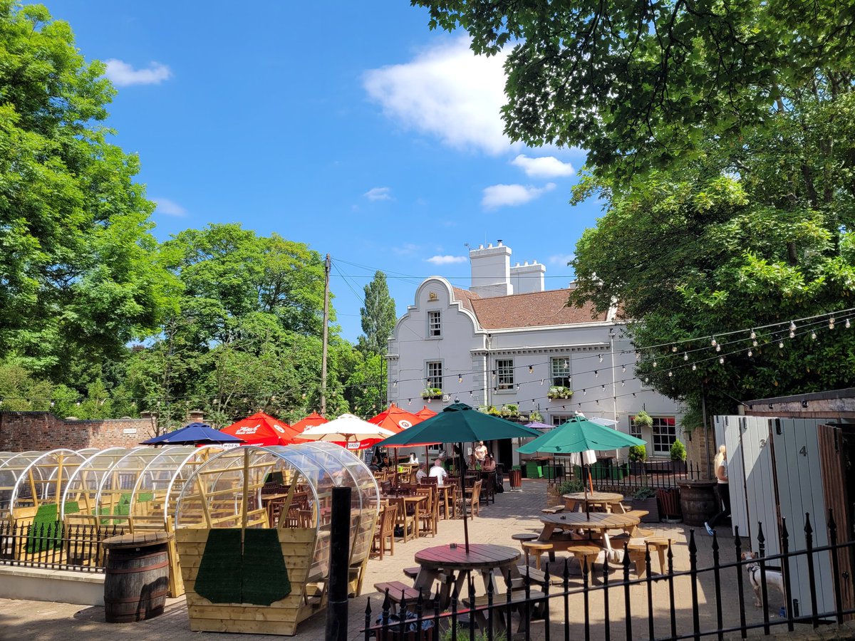 What a beauty of a day 🌞

Make the most of this weather and book in before the rain comes bit.ly/BookGreyhound.

#nofilterneeded #beergarden #carshalton #wednesdaythought <a href="/YoungsPubs/">Young's Pubs</a>
