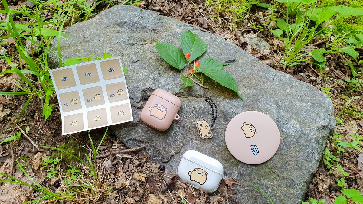 굿즈랜드라는 회사와 협업을 하게 되어 누멍이 첫 번째 상품들이 출시되었습니다! 내일부터 1차 예약을 받는다고 하니 관심 부탁드립니다. 만화는 조금 더 기다려주세요.. 기다려주시는 분들 항상 죄송하고 감사합니다.
smartstore.naver.com/goods_land