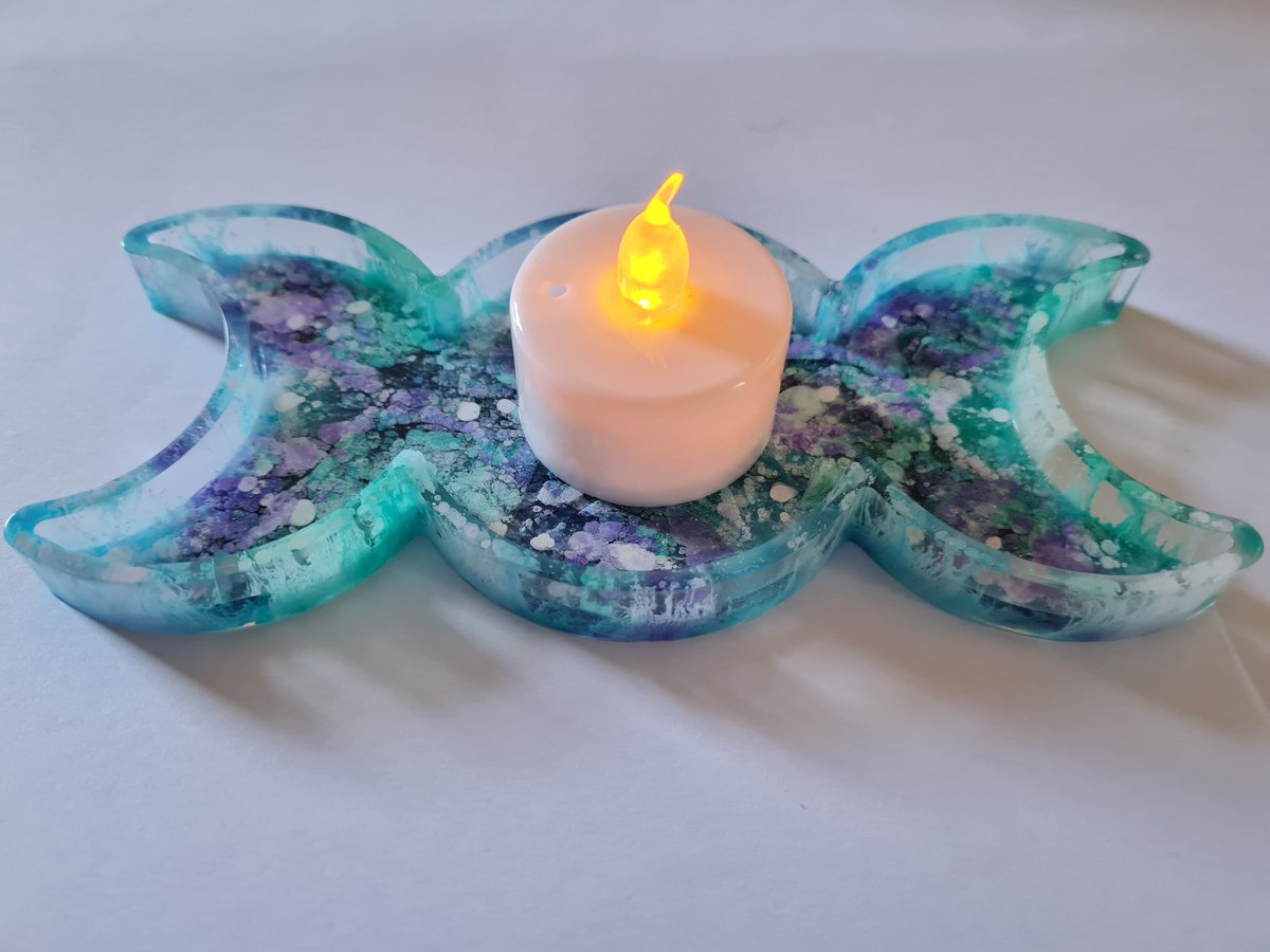 LouiseAppleya11's tweet photo. I love these candle holders, so pretty π #resinart #candleholder #alcoholink #alcoholinkart #flamelesscandle #handmade #localbusiness #smallbusiness #smallbusinessowner #supportlocal #supportsmallbusiness https://t.co/cAtPhZACwN