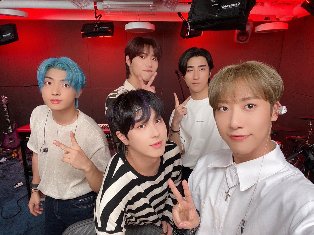 [#ONEWE]

우리 위브 여러분 잠시 후 9시, 
네이버 나우 'studio 문나잇'에서
원위의 컴백쇼 함께 즐겨요💙

#원위 #위브 #studio문나잇