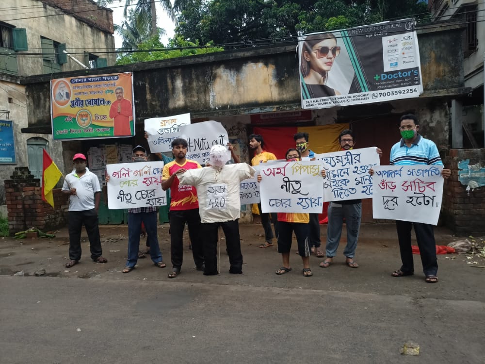 004Soumodeep's tweet photo. @ebultras1920 @EBfansconnect @QEBNA @sc_eastbengal it's another . Done by my some elders and Friends.❤️🔥
LOCATION: Uttarpara Kotrung ,Hoogly #RajaEbarCharoGodi #SignOrResign https://t.co/N6S3IAFSy5
