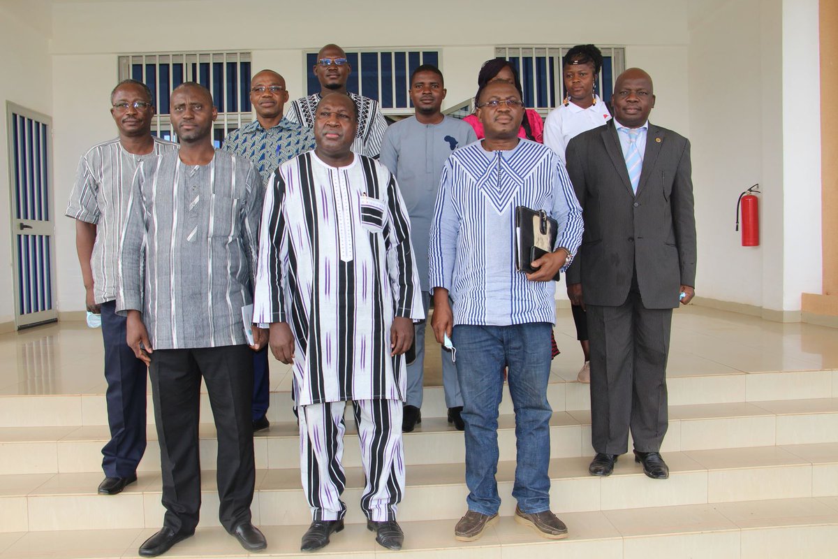 Nouvel agenda #agircontrelesinégalités : le consortium en visite chez le ministre d'Etat en charge de la réconciliation nationale
Conduit par le SPONG, le consortium réuni autour du projet de réduction des inégalités a été reçu en audience … la suite sur facebook.com/SPONGBurkina