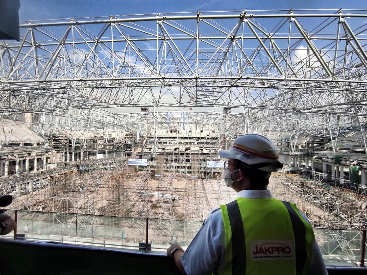 aniesbaswedan's tweet photo. Impresif, membanggakan, monumental! 

Itulah kesan ketika meninjau kegiatan topping off rangka atap Jakarta International Stadium (JIS) di Tanjung Priok, Jakarta Utara, tadi pagi.

#StadionKita #JakartaInternationalStadium #JagaJakarta #JakartaBangkit #JIS
https://t.co/XzZmZpKkF2 https://t.co/VKMg8mJ1Qo