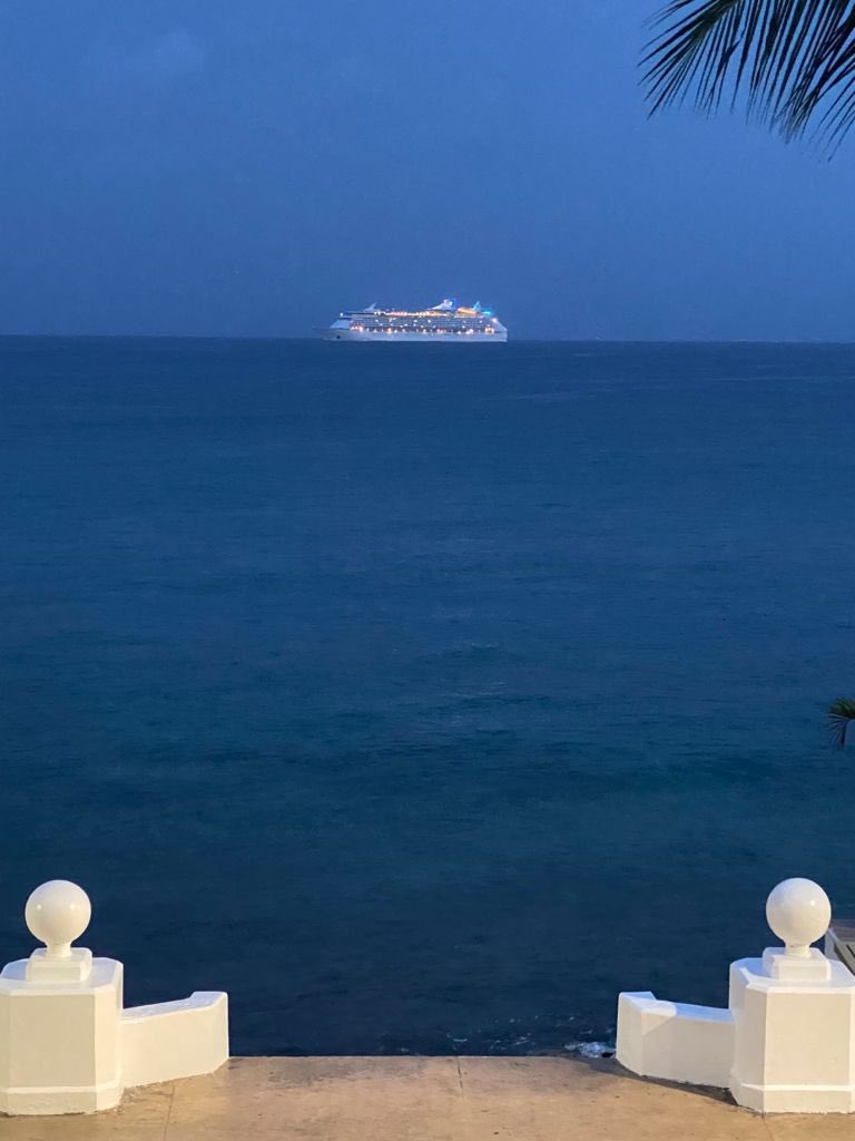 MarCarbajal7's tweet photo. Y así después de 13 meses #Cozumel recibe el primer crucero #RoyalCaribbean 

Bienvenidos 

Estamos listos! por sí no lo saben, somos el destino líder el número uno a nivel mundial en recepción de cruceros. 

#safetravel https://t.co/wF9IyVA64c