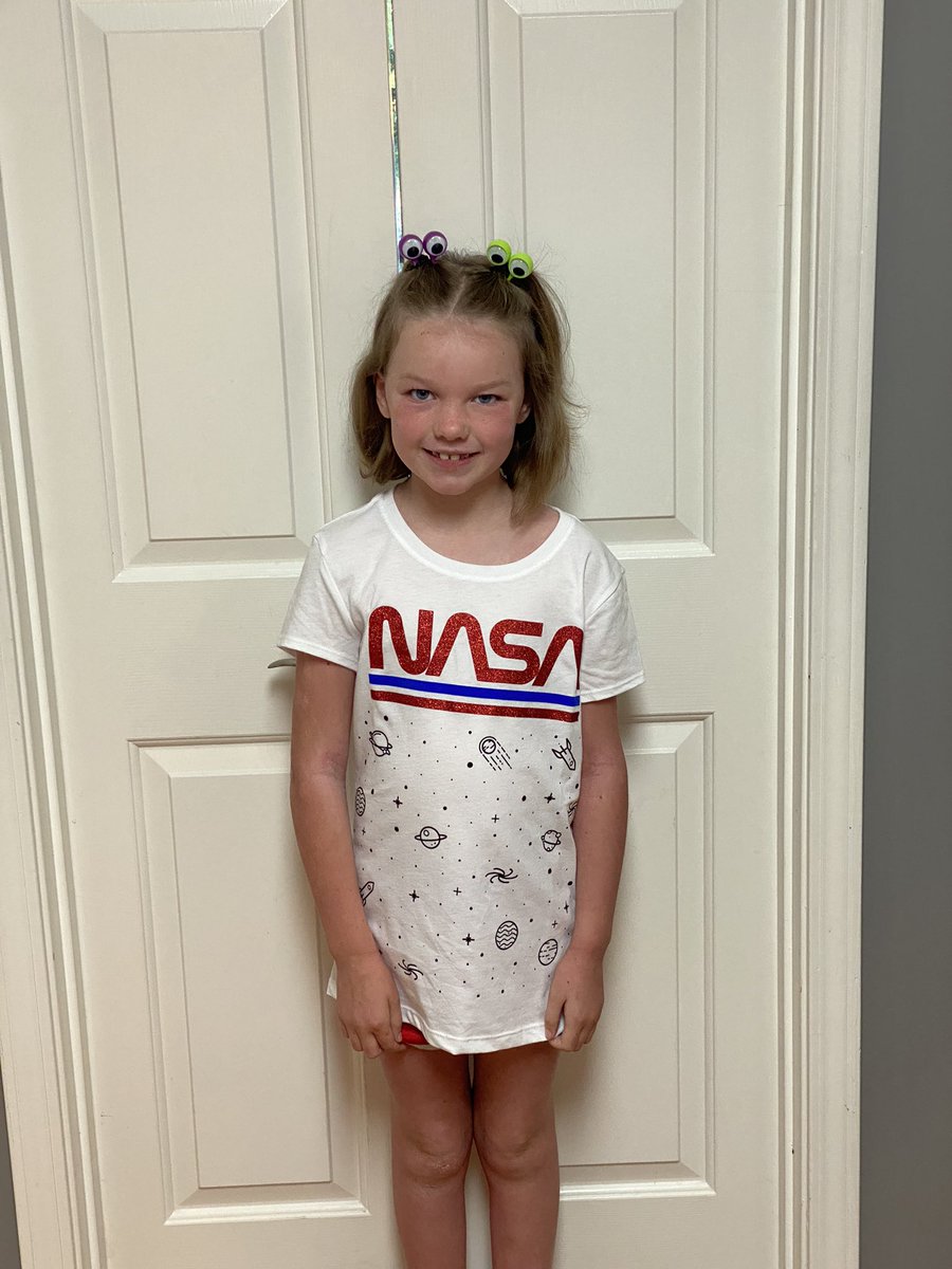 Udzha123's tweet photo. Ready for space/alien day at cheer camp!! @RossvilleAcad #thisisRtown #rcawolves #cheercamp https://t.co/OIwJIUfSYD