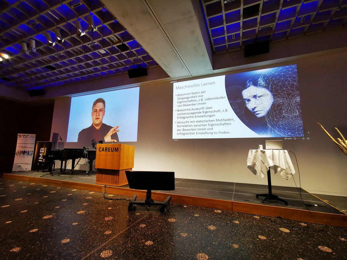 spm_ch's tweet image. Ein Algorithmus hat kein Taktgefühl, sagt Tobias Krafft @NetworkTobi und erklärt uns wie #KI und #AI funktionieren und welche Chancen bei #KIAmbassador.s in Projekten liegen.

#pmFJT21 #Projektmanagement @TrustedAI