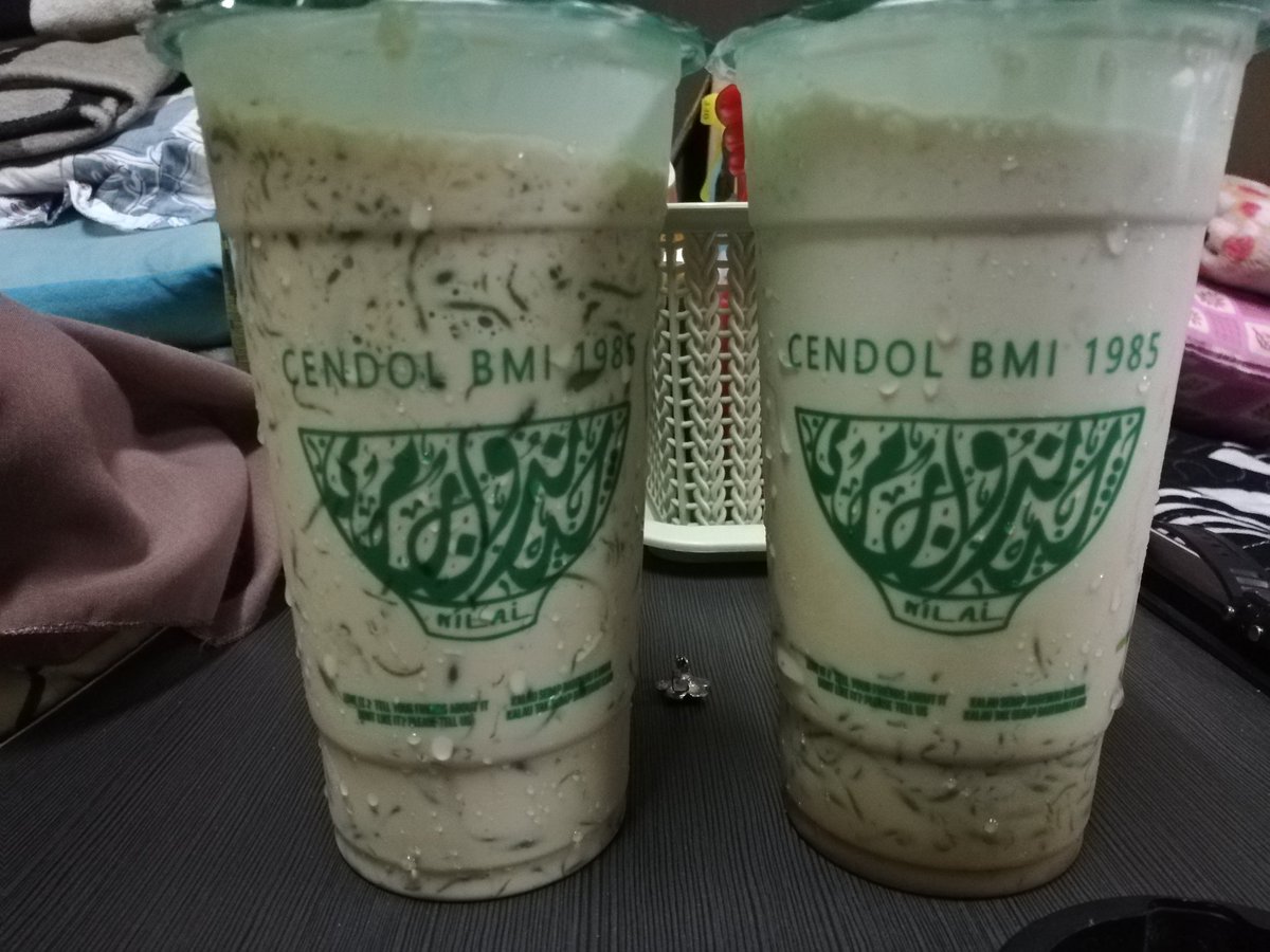 WardahSyazwani's tweet photo. Sedap tak tipu gaishhhh, rasa ummphhhh dia tu, lemak dia kena sgt! 😋 tapi hijau yg bawah tu kena ade backup utk makan, kalau tak membazir sokmo minum cendol neh😅  seb baik ade dah offer nak habiskan😁
.
#bersyukurseadanya https://t.co/hoISOgFham