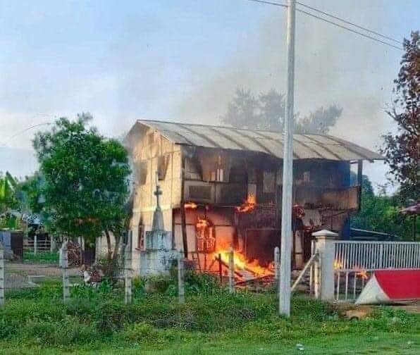 31 May 2021

Airstrikes Kill in Karenni State While an Estimated 100,000 Flee

freeburmarangers.org/2021/06/15/776…