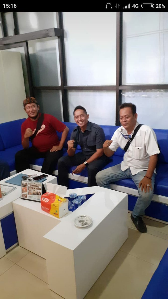 DppFkkgd's tweet photo. Pak Raden Sulendra (Ketua DPC FKKGD Kab. Cirebon) bersama Kang Rahmat Hidayat melakukan silaturahmi dan koordinasi dengan Kang Heri Bidang UKM Anggota DPRD Kab. Cirebon Fraksi Partai Demokrat.
@PDemokrat @Demokrat_TV @BakomstraPD
.
.
.
#FKKGD https://t.co/e0NWzSSKIe