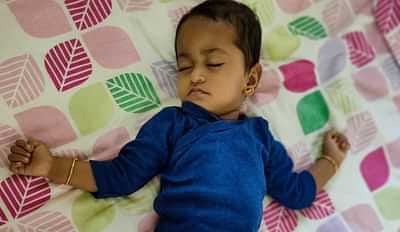 deepanpolitics's tweet photo. அரிய மரபணு நோயான "முதுகெலும்பு தசைநார் சிதைவு"(Spinal Muscular Atrophy)-யால் பாதிக்கபட்டிருக்கும் 2 வயது குழந்தை  மித்ரா-வின் சிகிச்சைக்காக "Zolgensma" என்ற 16 கோடி ரூபாய் மருந்து தேவைப்படுகிறது, தமிழக அரசு @CMOTamilnadu உதவிக்கரம் நீட்ட வேண்டுகிறோம் 
தந்தை : 9500623402
நாமக்கல் https://t.co/jAdOnGjVy9