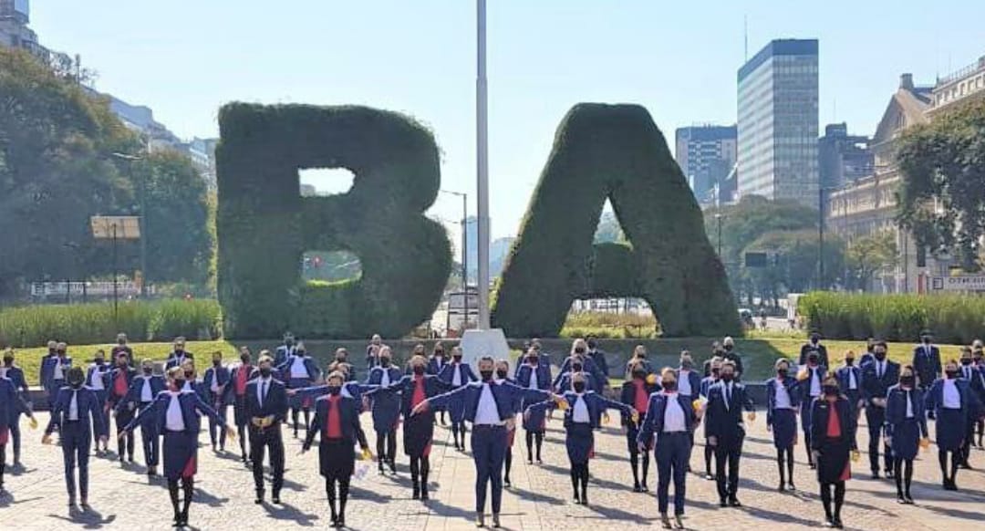 AeroDelMst's tweet photo. A un año de enterarnos por TV que @LATAM_ARG nos despedía, lxs trabajadorxs LATAM seguimos sin respuestas. Este 17J salimos en GRAN CARAVANA. Necesitamos ser recibidxs por @AlexisGuerrera en @MindeTransporte @alferdez

#QueSeCumplaLaContinuidadLaboral #NecesitamosSeguirVolando https://t.co/BZaFhZfHPg