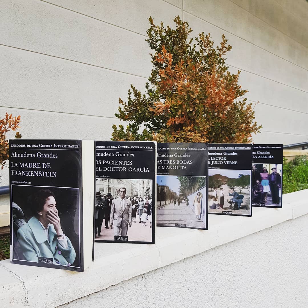 AlmudenaGrandes's tweet photo. «Las bibliotecas públicas en sí mismas me parecen reductos de civilización y son la casa de la literatura», Almudena Grandes.

Fotografía: Biblioteca Municipal «María Moliner» de Velilla de San Antonio.

#Libros #Bibliotecas #EpisodiosDeUnaGuerraInterminable https://t.co/QSJA2AAlsw