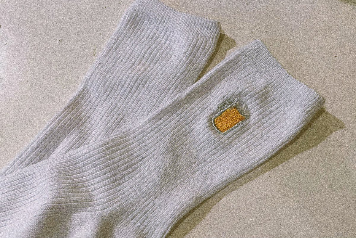 THE_SUMMER_ENDS's tweet photo. 【🍧NEW GOODS③🍧】

・ビールを心にくつした

サマエンおなじみの
ビールモチーフ🍻

日常使いもしやすい
くつしたが物販の仲間入り🆕 https://t.co/Xzc6JD89yO