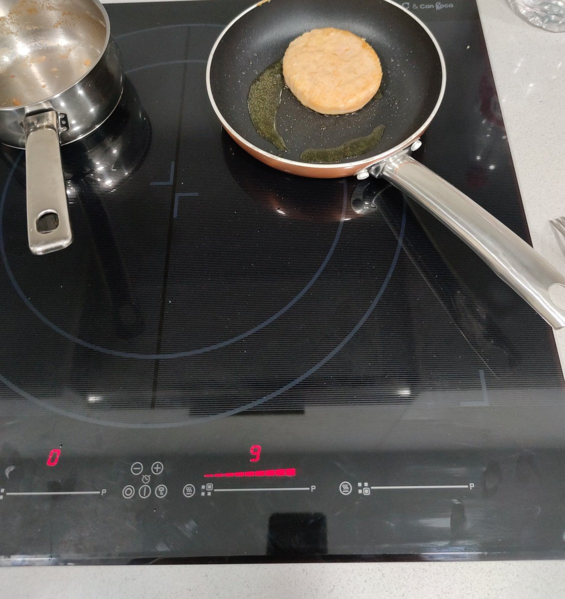 josanms's tweet photo. @CataElectrodom El rendimiento de la  Placa Vitroceramica Can Roca Giga 600 Bk es muy limitado. Ejemplo: una hamburguesa a potencia 9 y no se calienta ni el aceite. 😞 https://t.co/bzbVBqOocf