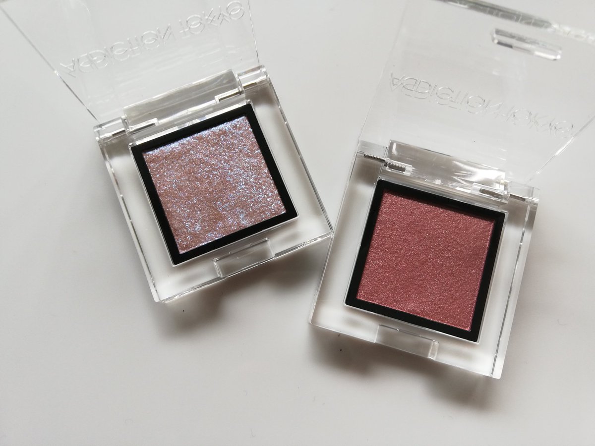 shata_cosme's tweet photo. #コスメ購入品
アディクション ザアイシャドウ
#005SP ムーンリバー
#019P シャンハイブレックファースト
メガ割購入品の第二便が届きました✨
最近、カラフルアイメイクよりパープルブラウンや赤みブラウン+ラメが気分なので、ガンガン使います。めちゃくちゃ可愛い。TPOや季節を問わず使えそう。 https://t.co/UvMbtmXsEm
