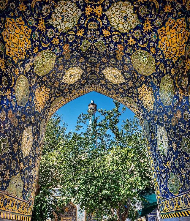 IranianPlateau's tweet photo. هزار نقش بر کاشیهای مسجد شاه اصفهان https://t.co/cAmn0FqeUw