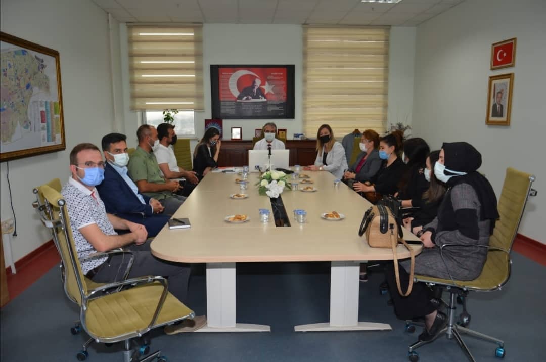 Milli Eğitim Müdürümüz başkanlığında "Fikirkale Öğretmen Buluşmaları" başladı.Her okuldan bir öğretmenimizin katıldığı programımız 15-30 Haziran tarihleri arasında yapılmaya devam edecektir.