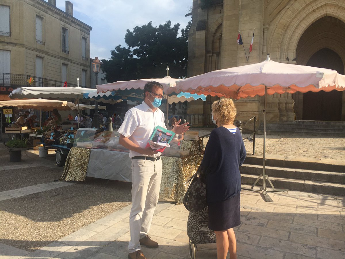 Dernière ligne droite #Rousset2021, distribution ce matin sur le marché de #Bergerac à la rencontre des habitants : défendre notre bilan et présenter nos nombreuses propositions pour l’avenir 👍 <a href="/al_rousset/">Alain Rousset</a>  #nosterritoires #nosenergies #regionales2021 #NouvelleAquitaine