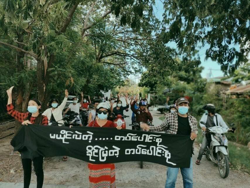 HelloKi72828969's tweet photo. The Mandalay Coalition Strike this Evening June 16 called for the overthrow of the military dictatorship.

#UnfetteredAccessForAids
#June16Coup
#WhatsHappeningInMyanmar https://t.co/bUt7BhY5VA