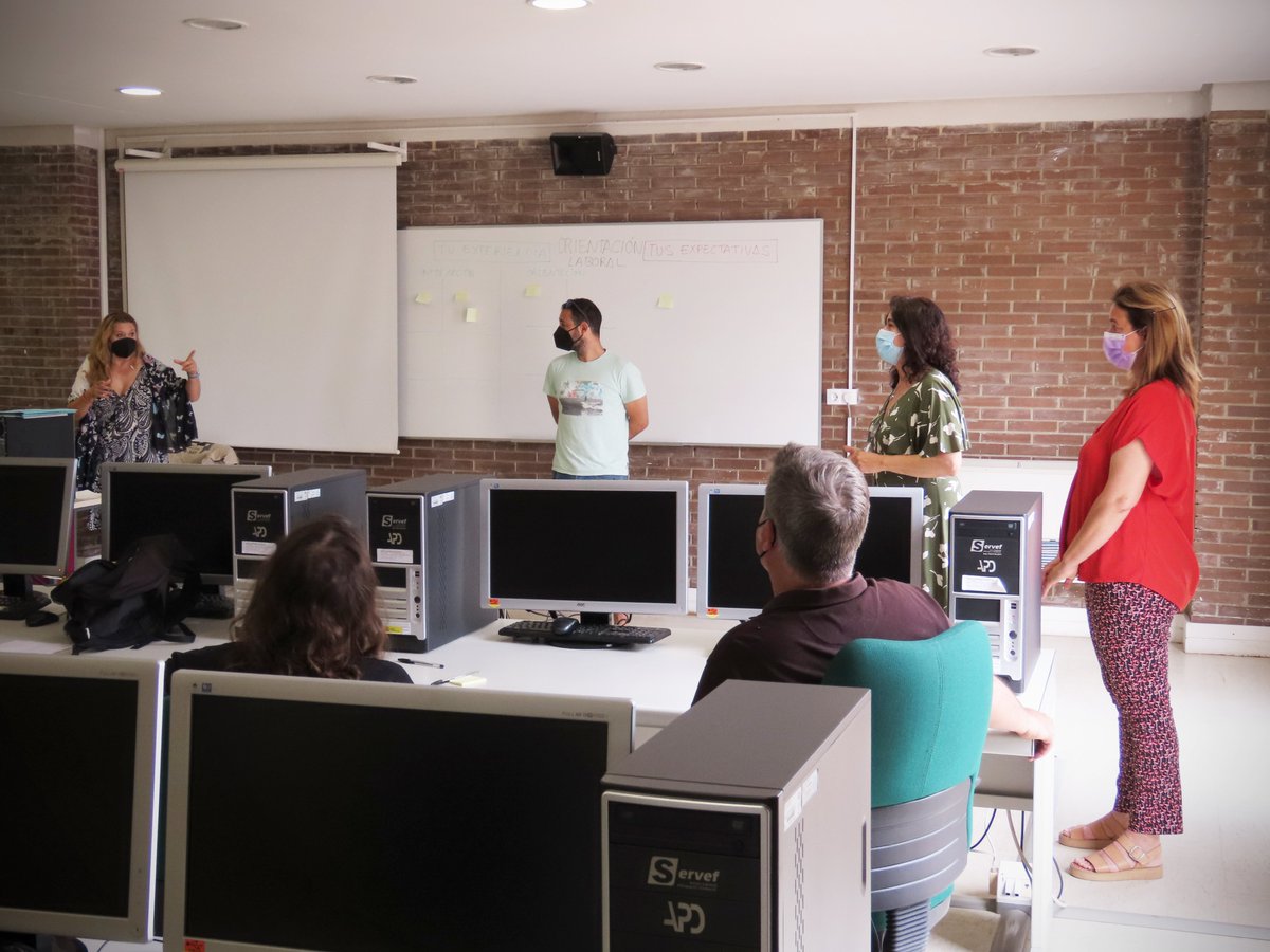 CRNMaderaCorcho's tweet photo. ▶ Comienza #FORTLAB. Hoy se ha organizado una sesión de trabajo con alumnado de nuestros cursos, para analizar su experiencia acerca de la información y #orientaciónlaboral que han recibido y sus expectativas respecto de este servicio en los centros de #formacion @GVAlabora. https://t.co/PoqjSDKMSR
