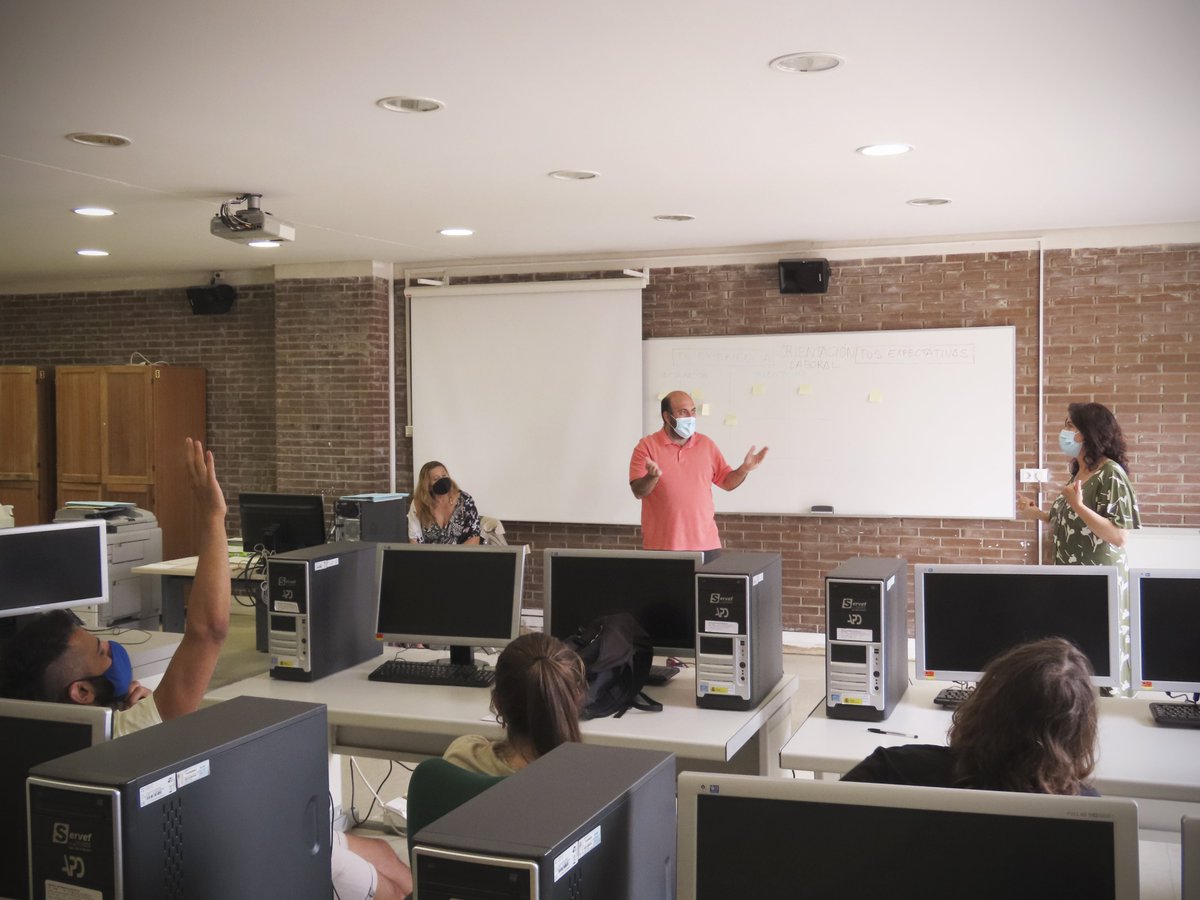 CRNMaderaCorcho's tweet photo. ▶ Comienza #FORTLAB. Hoy se ha organizado una sesión de trabajo con alumnado de nuestros cursos, para analizar su experiencia acerca de la información y #orientaciónlaboral que han recibido y sus expectativas respecto de este servicio en los centros de #formacion @GVAlabora. https://t.co/PoqjSDKMSR