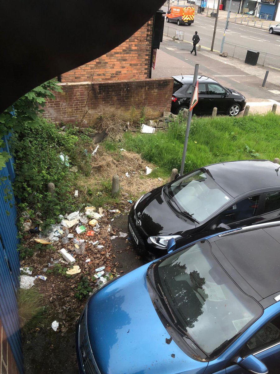 ASAP Street clean needed by 18 Coleshill Road, #Hodgehill B36 8AA. <a href="/BhamCityCouncil/">Birmingham City Council</a> <a href="/BCC_Help/">BCC Customer Service</a> This is the public path that leads to the old Beaufort School.