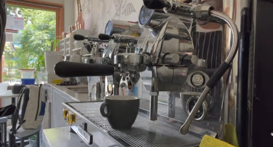 DmvSc2's tweet image. Flowers and coffee... #CoffeeBae... you know me so well #WelpWednesday