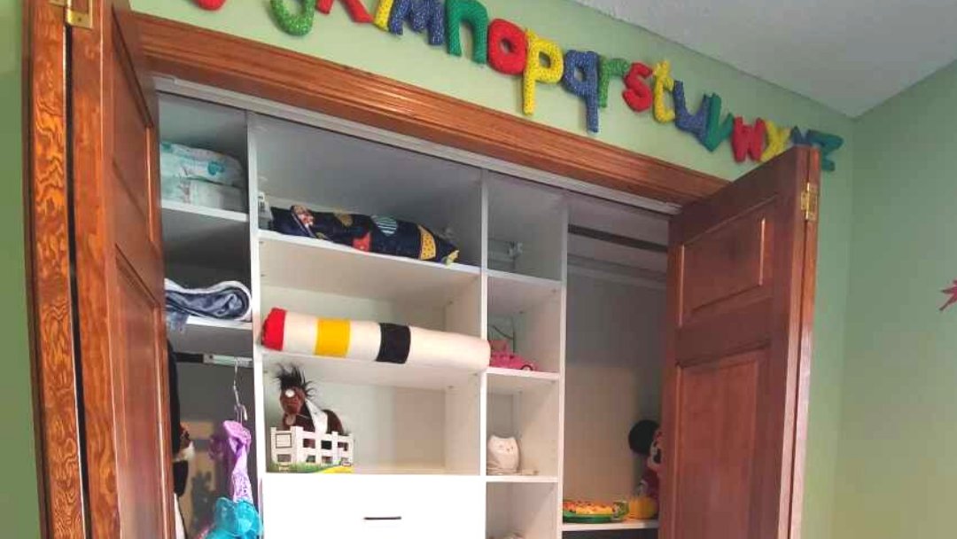 ClosetsForLife's tweet photo. Keeping kids' closets organized is as easy as ABC! See more reach-in closet designs at https://t.co/pZhv2lFGHO 
#closet #closetsystem #customcloset #homeorganization https://t.co/cajGVYwYpq