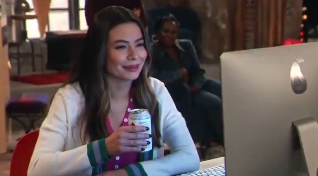 Miranda Cosgrove in 2021 on icarly at her computer