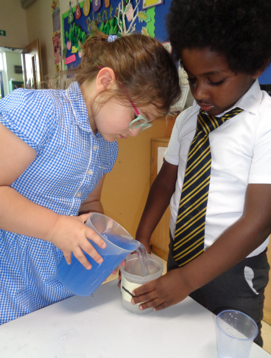 ststephensSW8's tweet photo. Year 1 were loving their capacity lesson in Maths π°π§ππ’ 'Which container holds the most/least capacity?' They certainly had lots of fun finding out! ππ’#StStephensMaths #StStephensLearning #Learningisfun #LoveLearning #Maths https://t.co/6bbiOGByYo