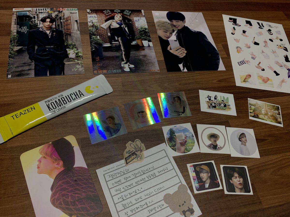 jjimlangcow's tweet photo. @silverbell_1013 님 이벤트당첨된거 왔는데 정말 귀엽고 너무 귀엽다요ㅇㅡㅠ 지민이 약속 손꾸락도 넘 귀엽지만 정국이랑 지민이 사진이랑 스티커까지,,! 넘 감사합니다🙏🏻 https://t.co/SbLNzOAD0g