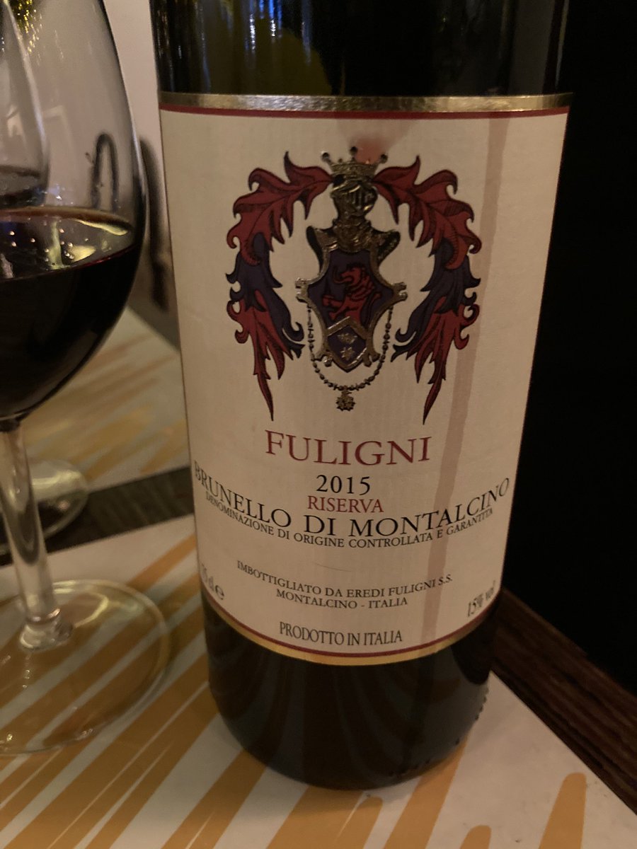 DoliverosDaniel's tweet image. Highly regarded but always a dash too modern for me,their almost perfect 15 #Fuligni #BrunellodiMontalcino riserva is a critics dream,deep color(too deep for me) cedar,plum,currant,clove&amp;amp;vanilla aromas,full body(too big!?)Balanced,extracted,round&amp;amp;harmonious,built to last&amp;amp;impress.