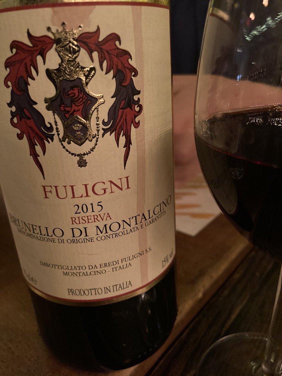 DoliverosDaniel's tweet image. Highly regarded but always a dash too modern for me,their almost perfect 15 #Fuligni #BrunellodiMontalcino riserva is a critics dream,deep color(too deep for me) cedar,plum,currant,clove&amp;amp;vanilla aromas,full body(too big!?)Balanced,extracted,round&amp;amp;harmonious,built to last&amp;amp;impress.