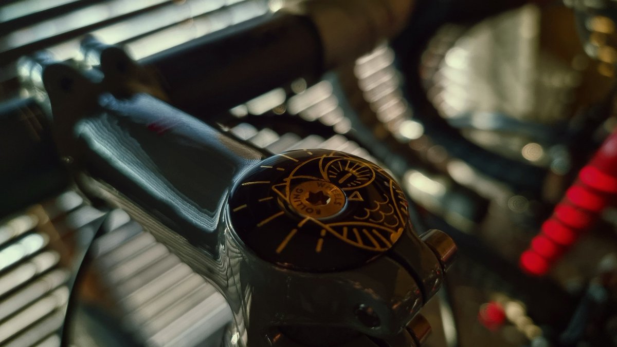 NikYCK's tweet photo. Hand-painted Gold.
The more you look, the more you drift. #stemcap https://t.co/T8z2iGpxq1