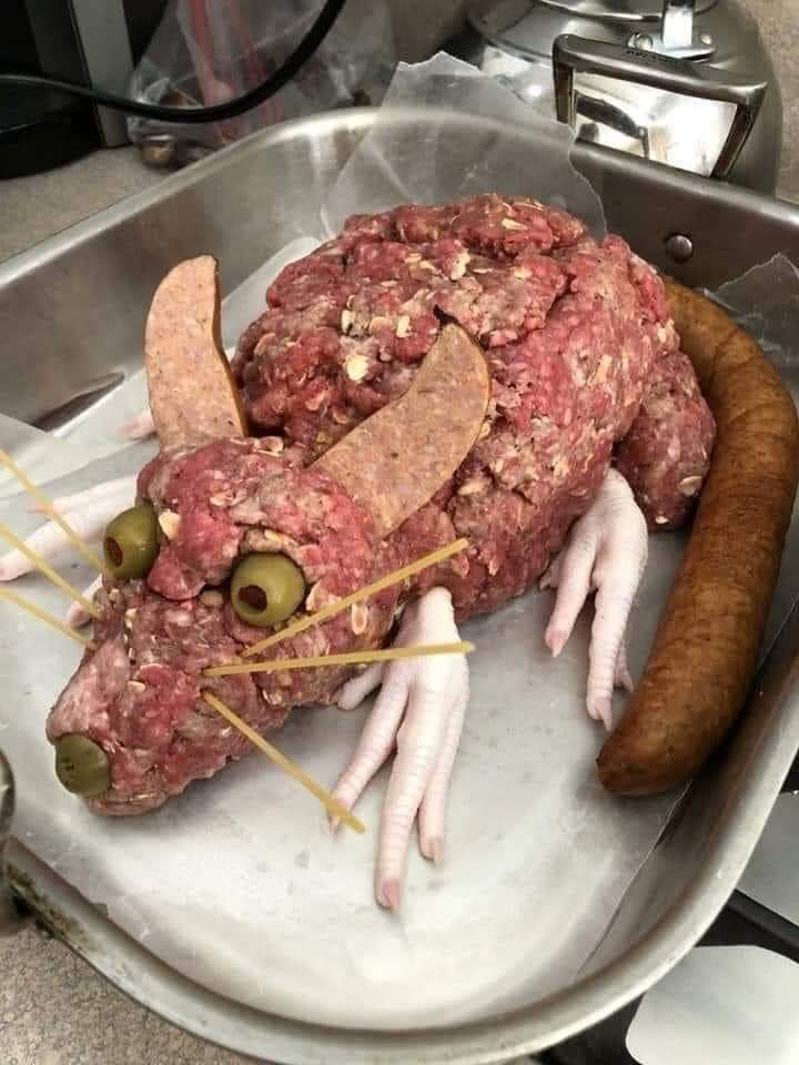 whiskeymale's tweet photo. Siende almal hulle kos deesdae post, het ek besluit om vir julle te wys hoe my aandete gaan lyk. Roti ala Dan. Dit kort net bietjie sout en peper. 😏 https://t.co/E4pHaiKboD