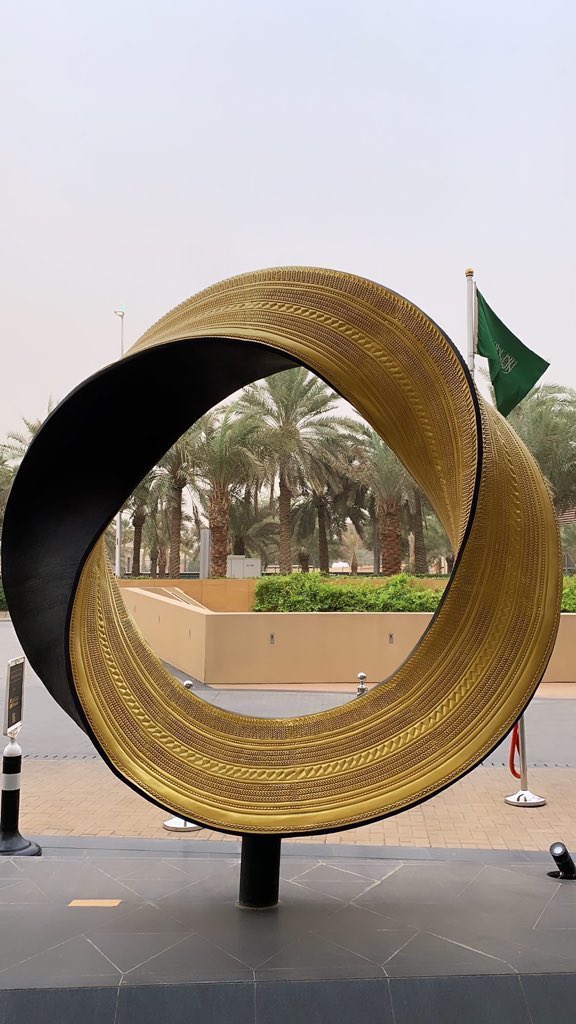zxxzu's tweet photo. عمل سعودي 🇸🇦
مستوحى من الزي السعودي الرسمي "البشت���� https://t.co/VYGMMmVUYn
