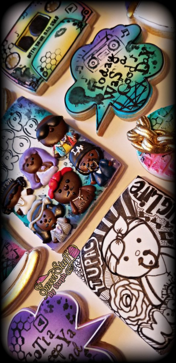 SweetStuffSteph's tweet photo. 👀ALL EYEZ ON ME👀 
Just cause it Tupac Shakur's birthday today, one of my favorite artist of all time, honoring him in a hand sketched cookie form along with other legendary artist. #Cookieartist #cakedecorating #sweetstuff432 #sweetstuff #AllEyezOnMe #rapgame #rapperslife https://t.co/uNNDOvlqUu
