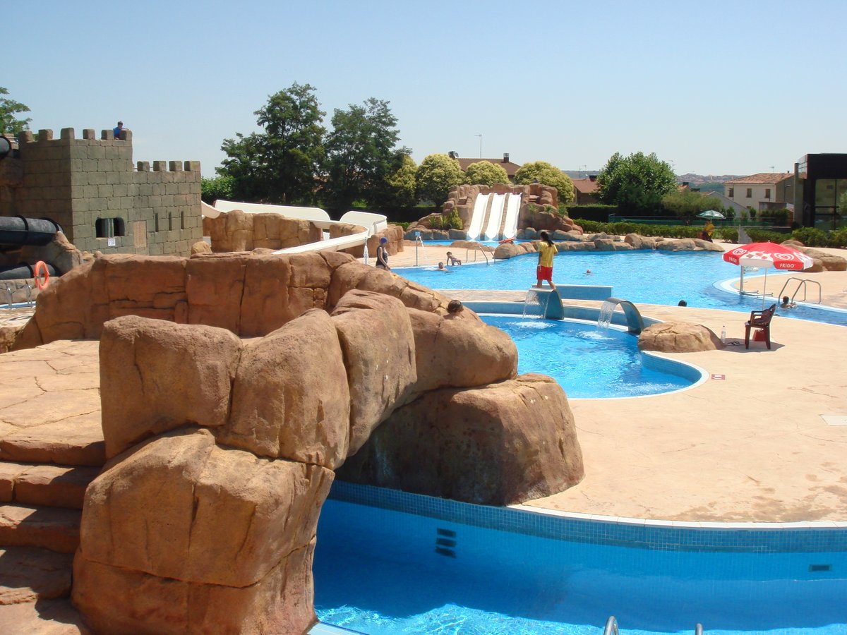 cjcubo's tweet photo. Ya tenéis disponible en el Centro Joven las inscripciones de la excursión al Aqualar de Lardero. Venis, os lo damos, las rellenais, pagáis 1€, os lleváis el resguardo y nos vemos en la piscina. Olé!!! https://t.co/U8VGISgibt