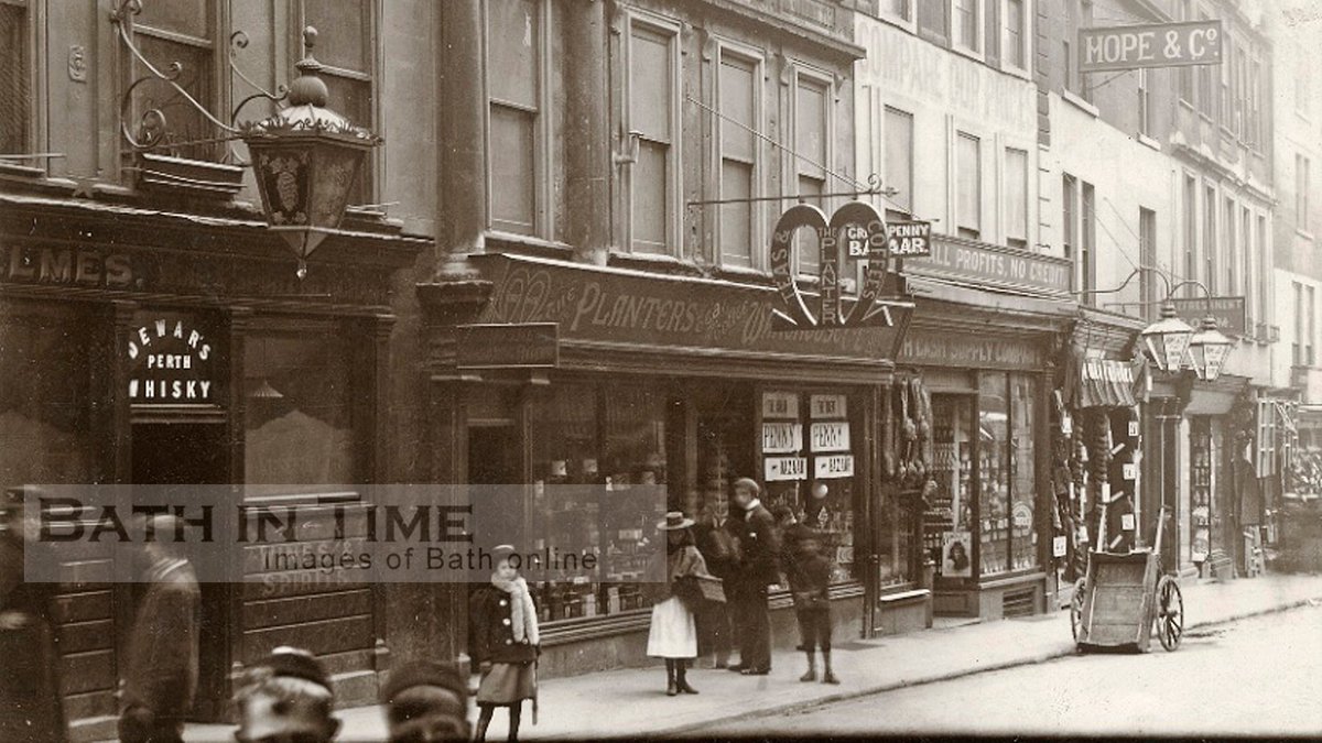 The Grapes Hotel and Planter's tea and coffee warehouse feature in this photo of Westgate Street, Bath taken c. 1903. bathintime.co.uk/the-grapes-hot…