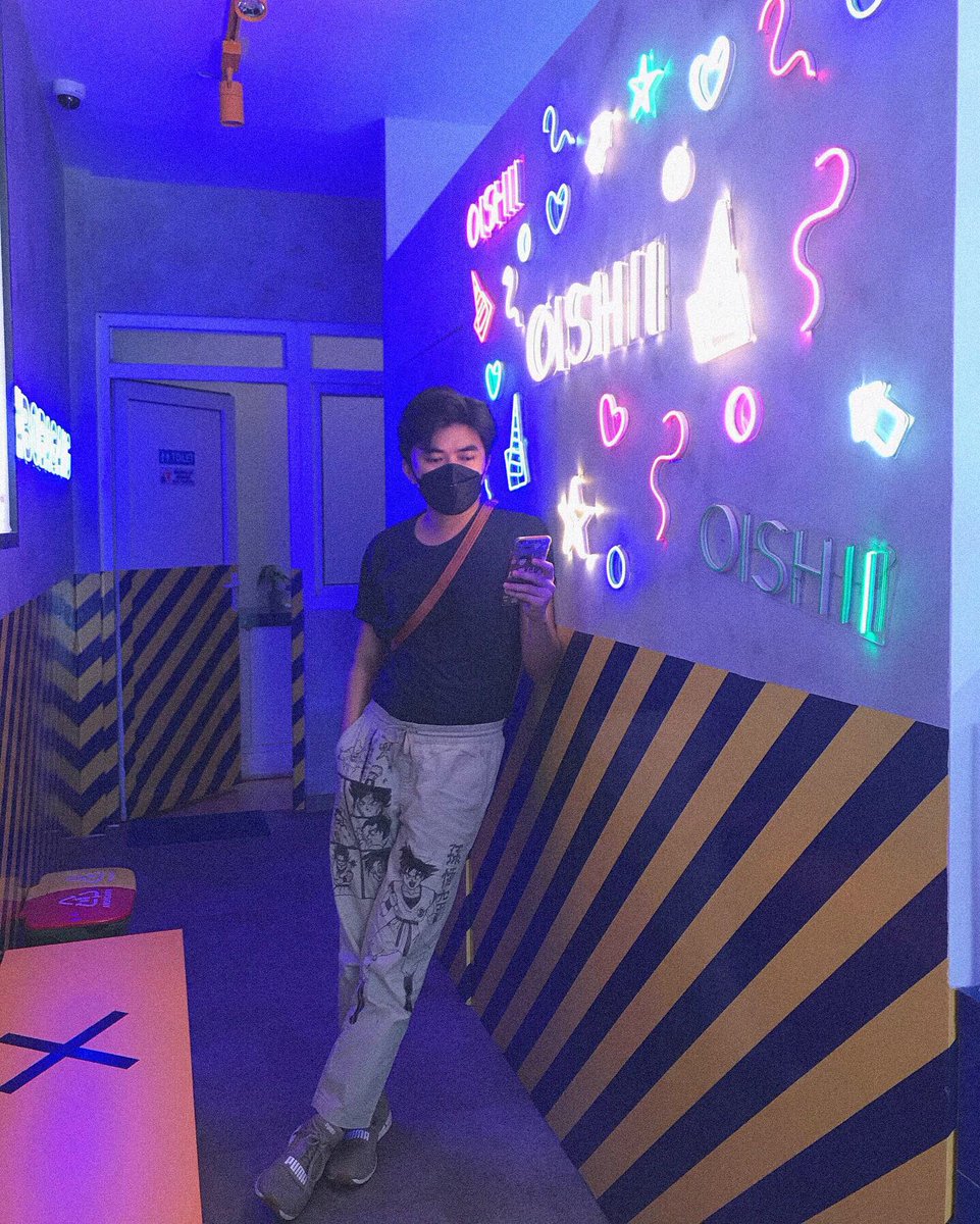 gydderta's tweet photo. Bagusan mana? Maskeran apa engga? 🤭 https://t.co/GDf0XZZZVC