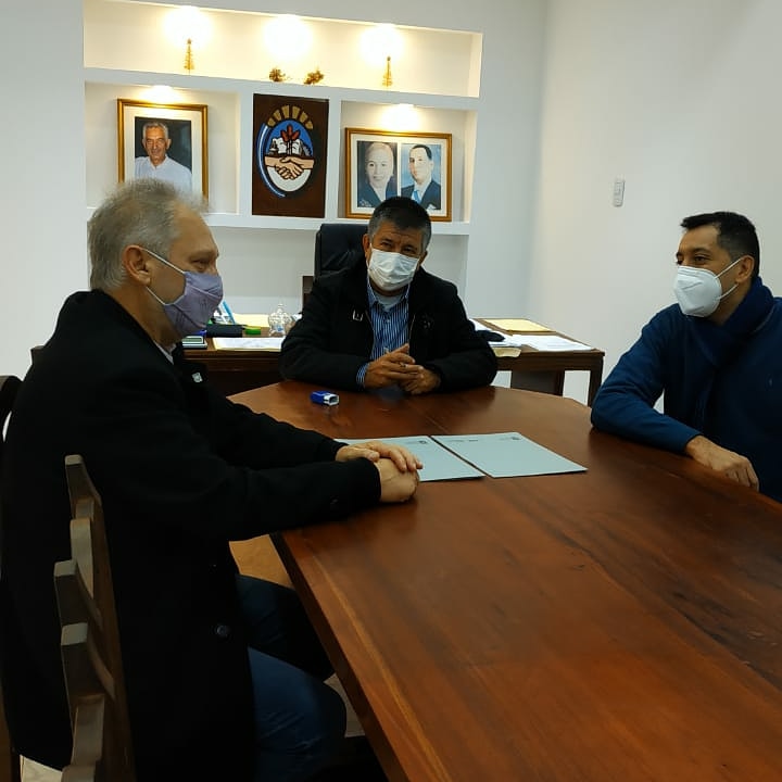 Prácticas laborales de estudiantes universitarios en el municipio.

El Decano de <a href="/FICAUNSL/">Facultad de Ingeniería y Ciencias Agropecuarias</a> de la <a href="/noticiasUNSL/">UNSL</a> Mgter. Sergio Ribotta fue recibido por el Intendente Alfredo Domínguez y ambos firmaron el convenio que da inicio a las PRÁCTICAS PROFESIONALES SUPERVISADAS