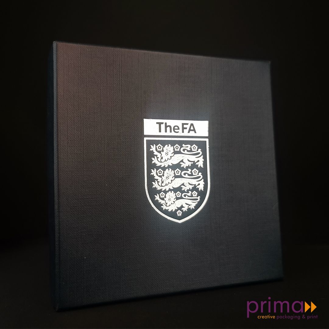 PrimaYorksLtd's tweet image. 🏆 IT&apos;S COMING HOME!! 🏆 
Here at Prima we are reminded this week of this #paperoverboard bespoke box created for The Football Association! 
#itscominghome #england #theeuros #packaging #threelions #theFA #packagingsolutions #presentationbox #custombox #box #covered #coveredbox