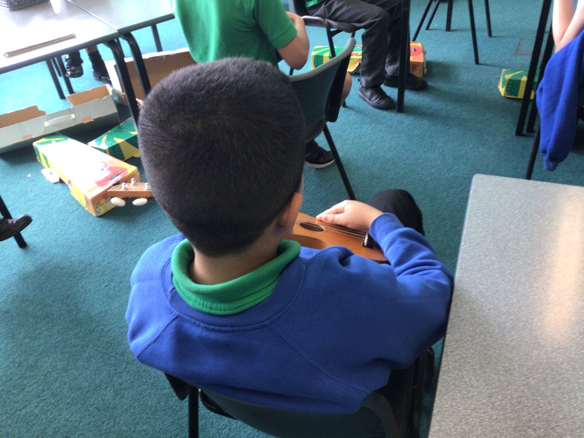 throckleyprim's tweet image. Year 4 had their first ukulele lesson today 🎶🎸🎤 They sounded fantastic! #UKEcandoit! #ThriveAtThrockley #ThrockleyMusicians