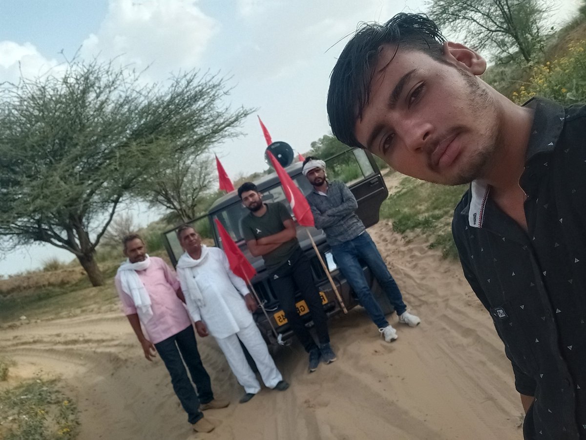 comredkanaram's tweet photo. 18 तारीख किसान महापड़ाव की तैयारियां
किसानों पर फर्जी केसो के खिलाफ
@Bajrangmayla @comredamraram @UmmedaRamBaytu @PoliceRajasthan @laryamster @RameshwarDudi @CPIM_WESTBENGAL @hanumanbeniwal @comredkanaram https://t.co/cDwnJrV2tP