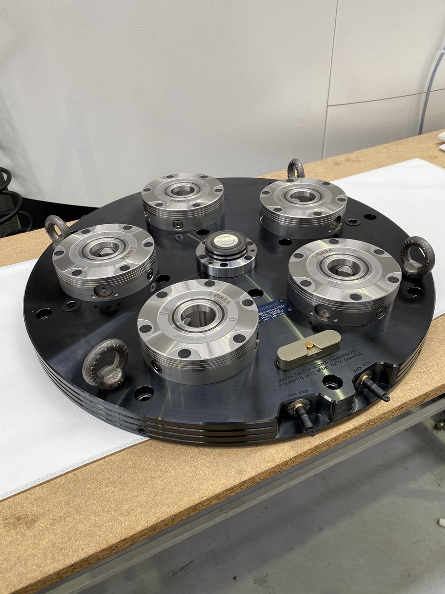 betta_cut's tweet photo. A fantastic Schunk zero point delivered to our customer for their new Mazak machining centre! The NSL Turn provides extremely fast and accurate change overs combined with high clamping force and rigidity.For info on any of Schunk’s Workholding or tool holding please contact us! https://t.co/fDbNGCqoEf