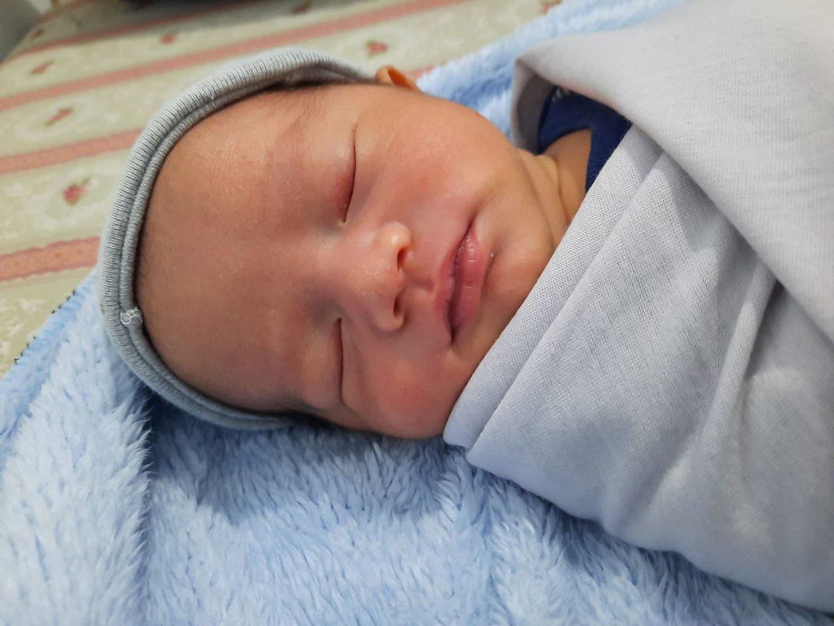 salmarisy's tweet photo. Kmrn lahiran dg kondisi masih positif Cvd-19. Tau bgt dan udh siap jg sm konsekuensinya gabakal bisa ketemu baby, karna masih harus isolasi. Dr kmrn masih santai baru skrg melow bgt sm keadaan ini semuanya.. Semoga beberapa hari lg kita bisa ketemu ya nak ibun sholeh🥲🥲 https://t.co/7mg7ZCLt8G