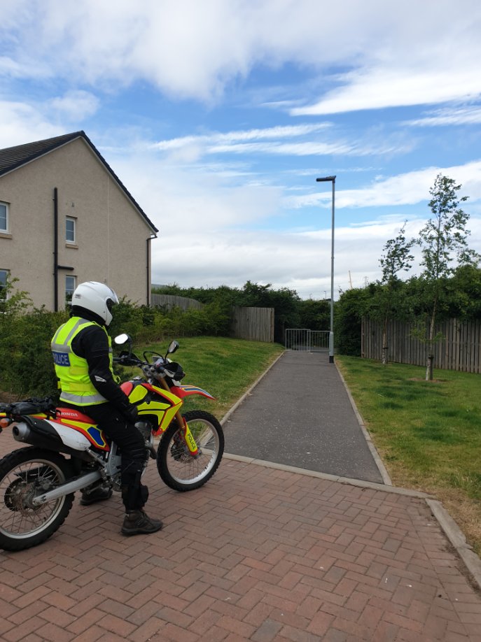 PSOSSEEdinburgh's tweet photo. Today our off road police bikes #OpOrbit are patrolling the local area #Burdiehouse #Southhouse #Moredun. Illegal off road biking in public spaces is both unacceptable and unlawful – it will not be tolerated. #SaferSouth https://t.co/FcyfMWvp5t