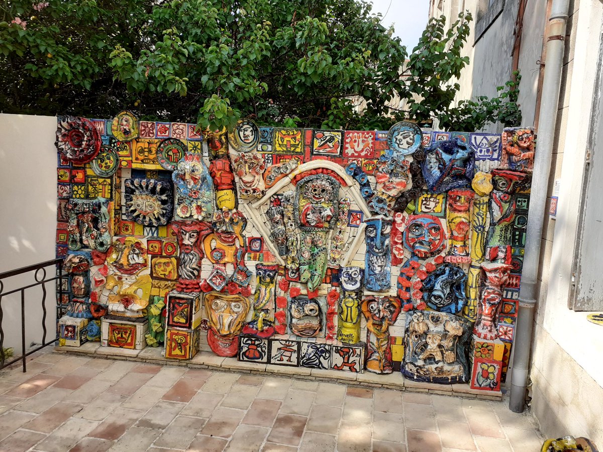 BLALIAM's tweet photo. Dévoilement ce Mercredi 16 Juin 2021 d'une #fresque monumentale en #ceramique ( bas-relief) dans les jardins du #Musee d'#Art #Brut de #Montpellier , #freque  réalisée par l'artiste internationale Danielle Jaqui.
#art #artbrut #Culture #Occitanie @CrtlOccitanie
@MplTourisme https://t.co/55eb9GZywV
